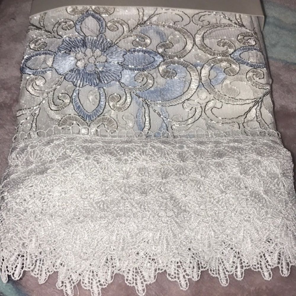 3PC Jezebel Embroidery Kitchen Curtain Set with Crochet Trim